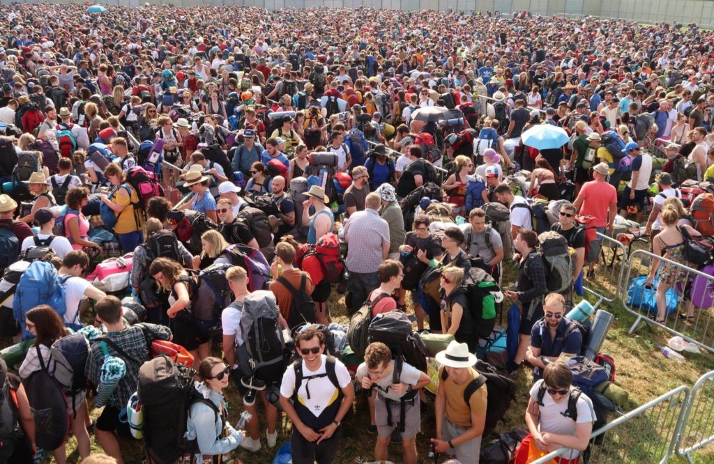 huge queue to get into glastonbury festival 2017